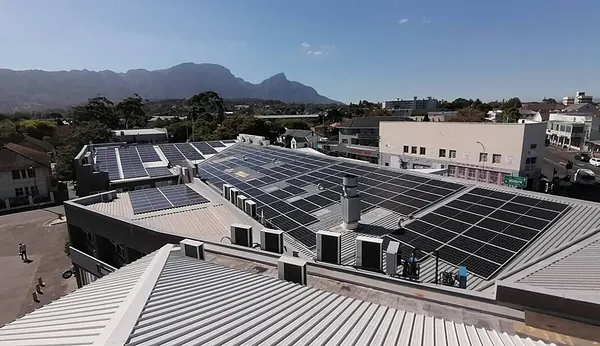 A rooftop array with the Cape mountains behind